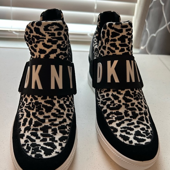 DKNY women’s Size 6.5 - Picture 3 of 3